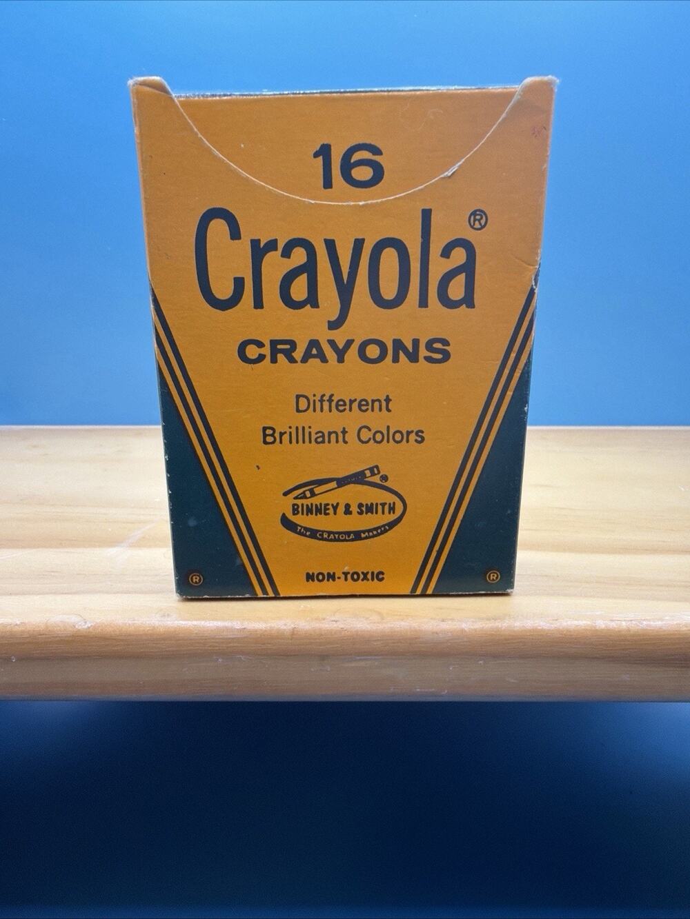 Vintage Crayola Crayons 16 Pack Binney Smith 1985, Crayola Creations NEW
